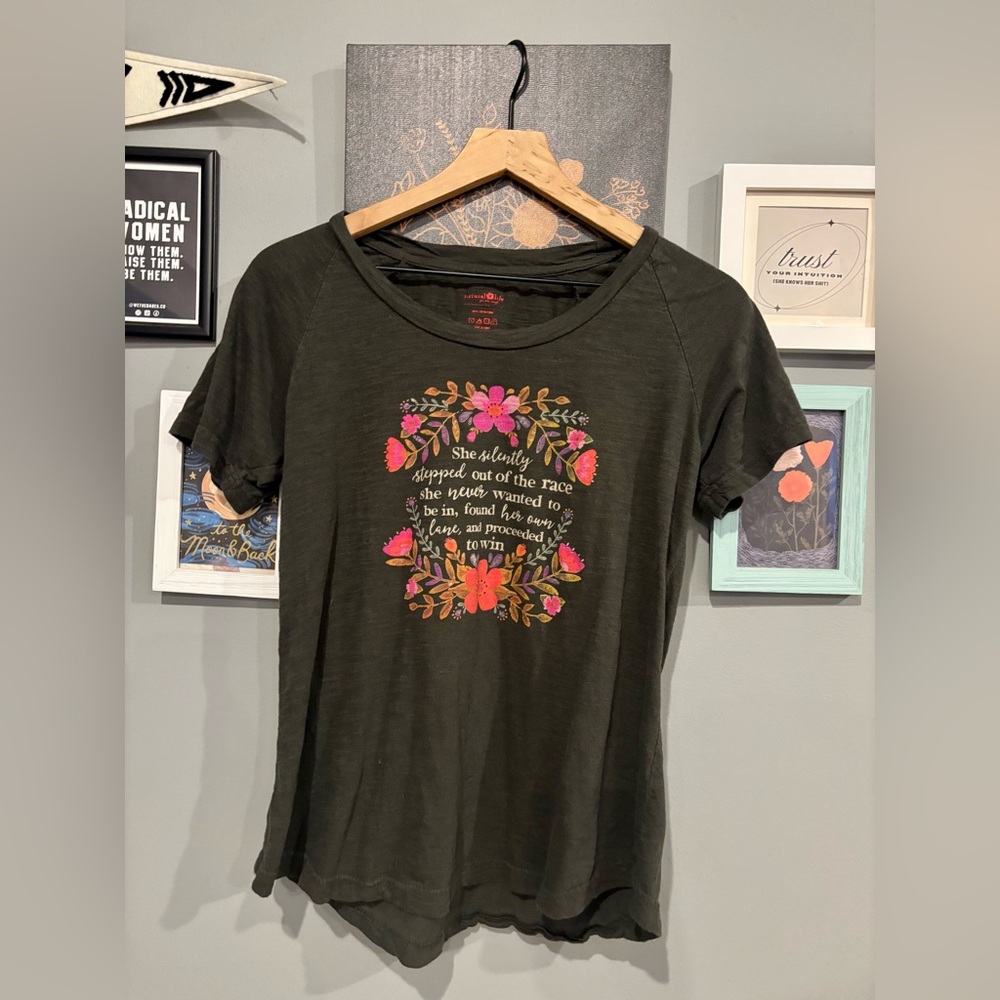 NATURAL LIFE • Inspirational Boho Floral Graphic Tee • Charcoal • M